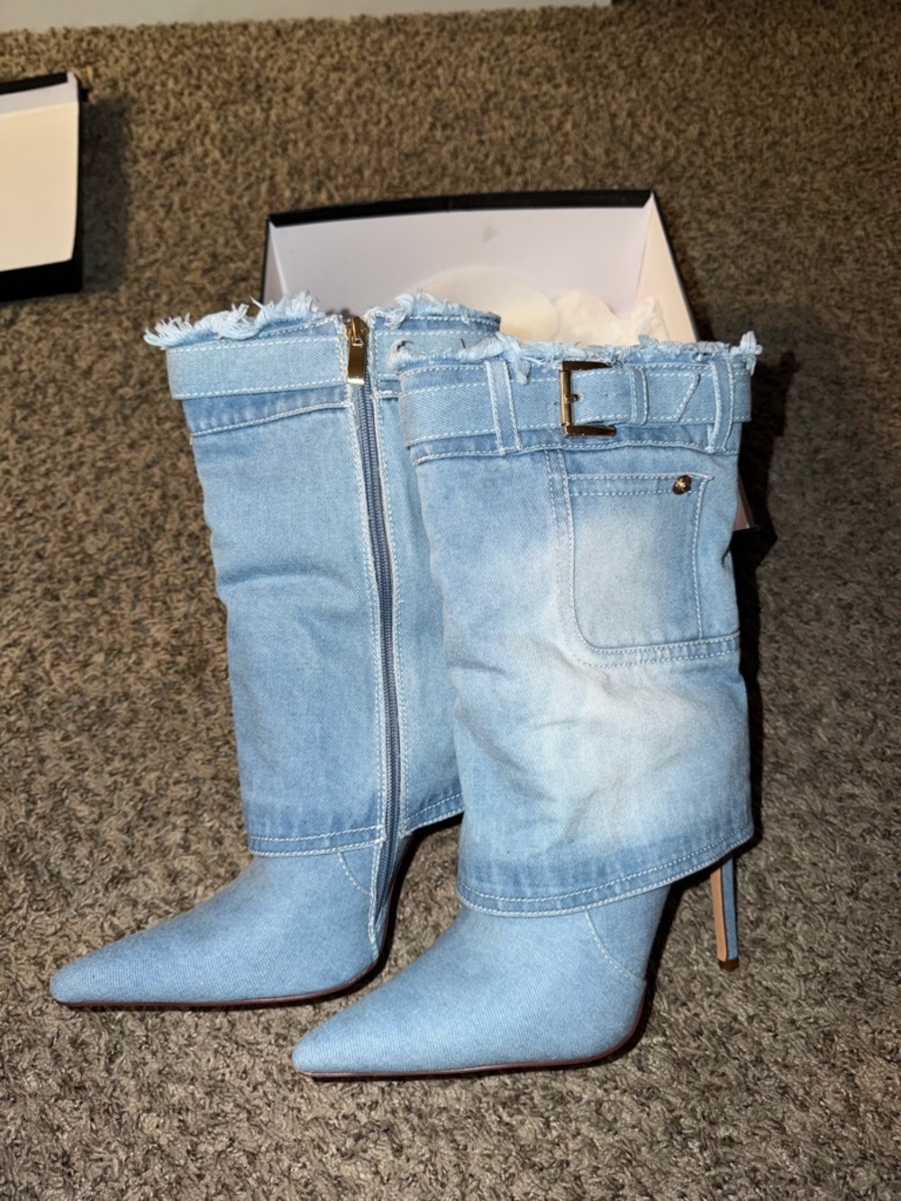AZALEA WANG 7.5 size in box